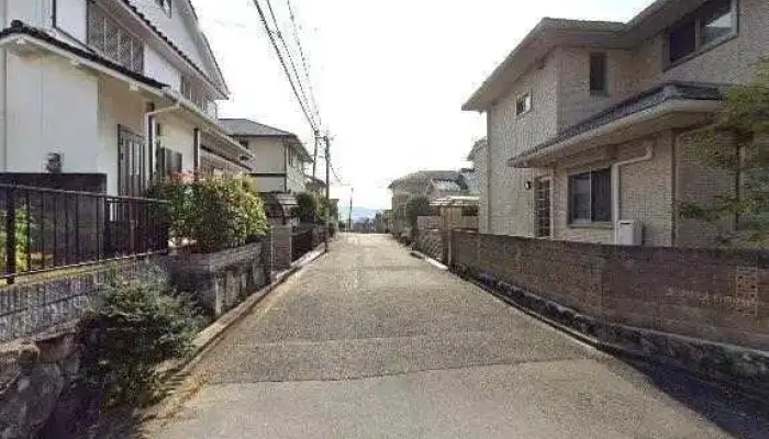 Zhu Shi Hui She E Teru Subete - 川西市